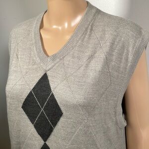 Dockers knitted vest - size L